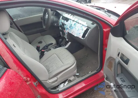 2008 Ford Focus Se/Ses z USA, uszkodzony, nr VIN 1FAHP35N48W217618